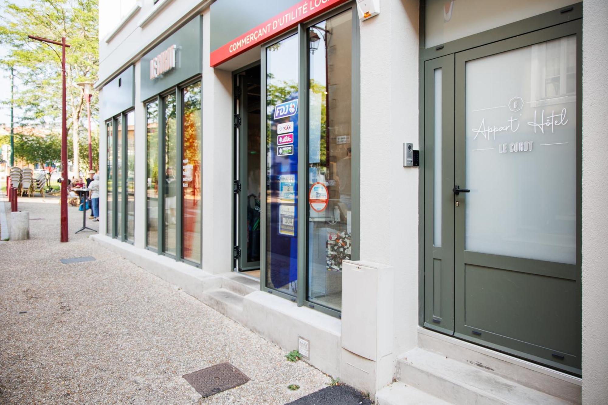 Appart'Hotel Le Corot - Acces Autonome - Saint-Junien Centre Екстер'єр фото