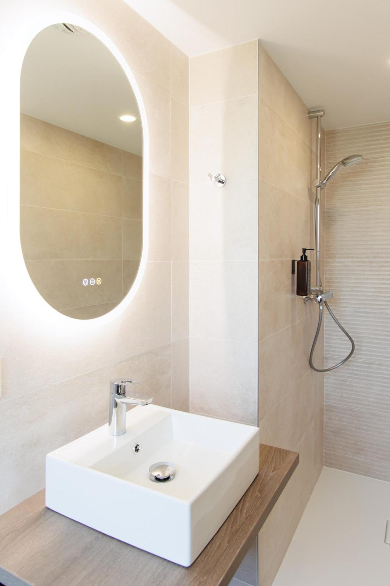 Appart'Hotel Le Corot - Acces Autonome - Saint-Junien Centre Екстер'єр фото