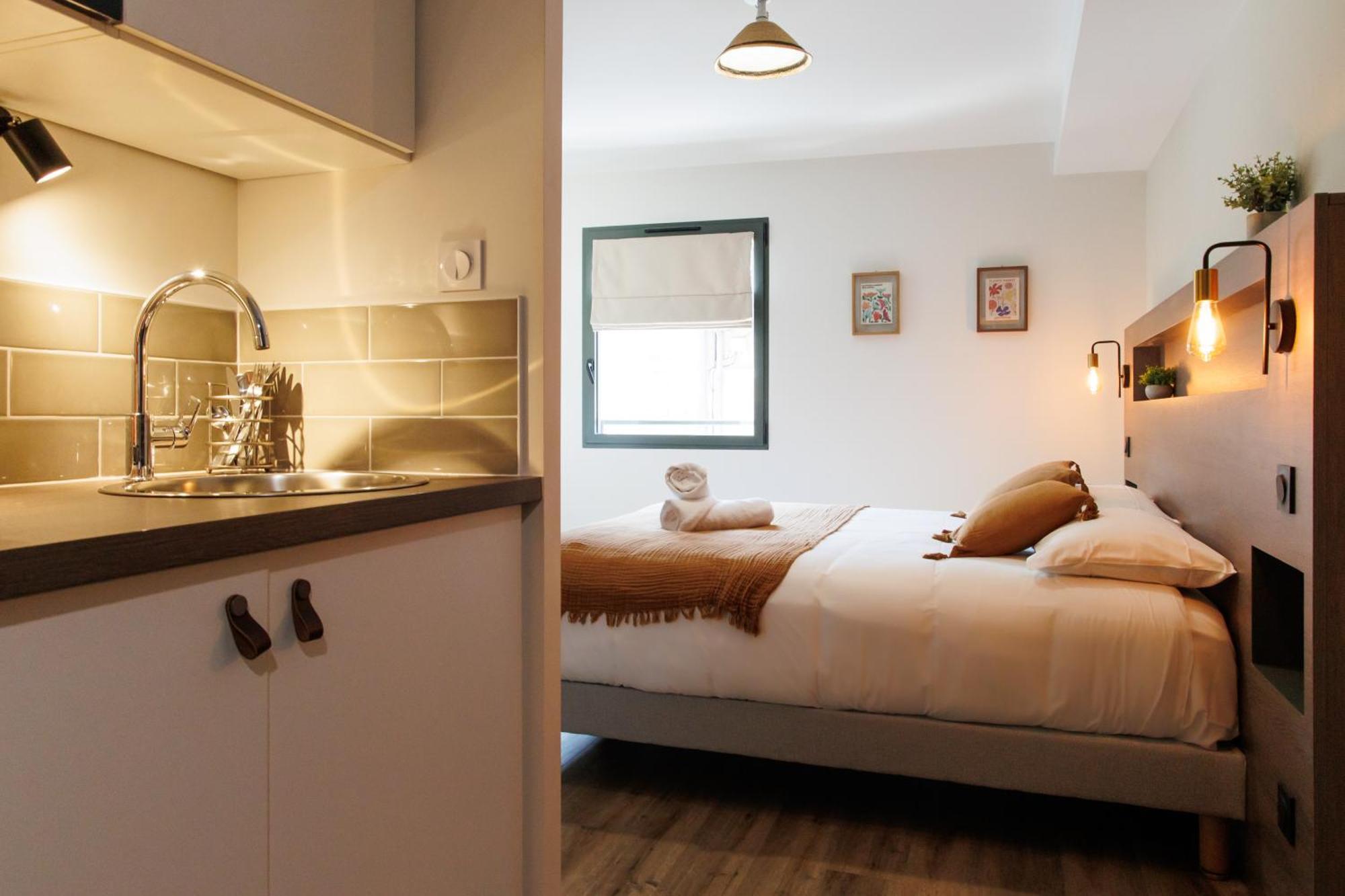 Appart'Hotel Le Corot - Acces Autonome - Saint-Junien Centre Екстер'єр фото