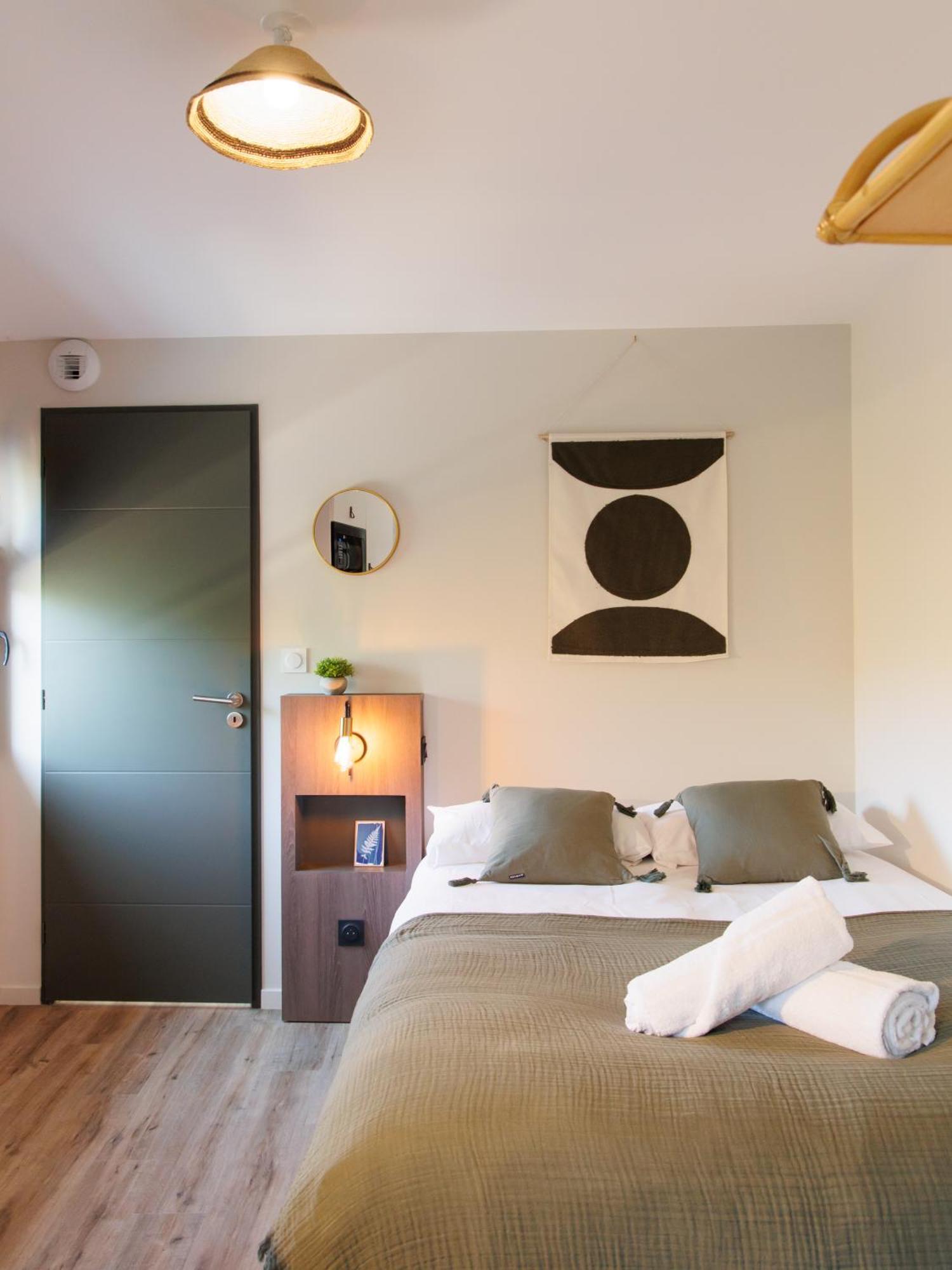 Appart'Hotel Le Corot - Acces Autonome - Saint-Junien Centre Екстер'єр фото