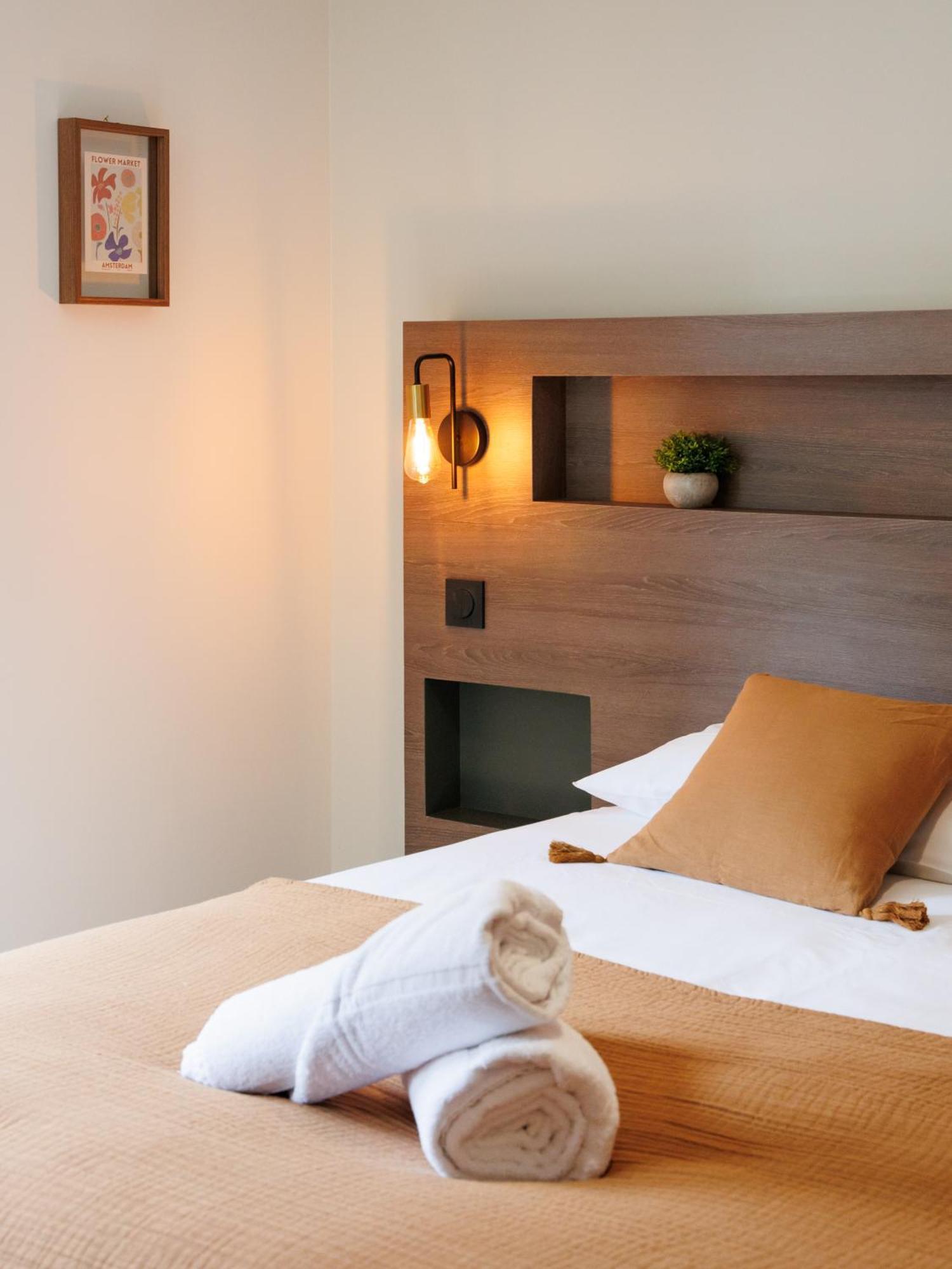 Appart'Hotel Le Corot - Acces Autonome - Saint-Junien Centre Екстер'єр фото