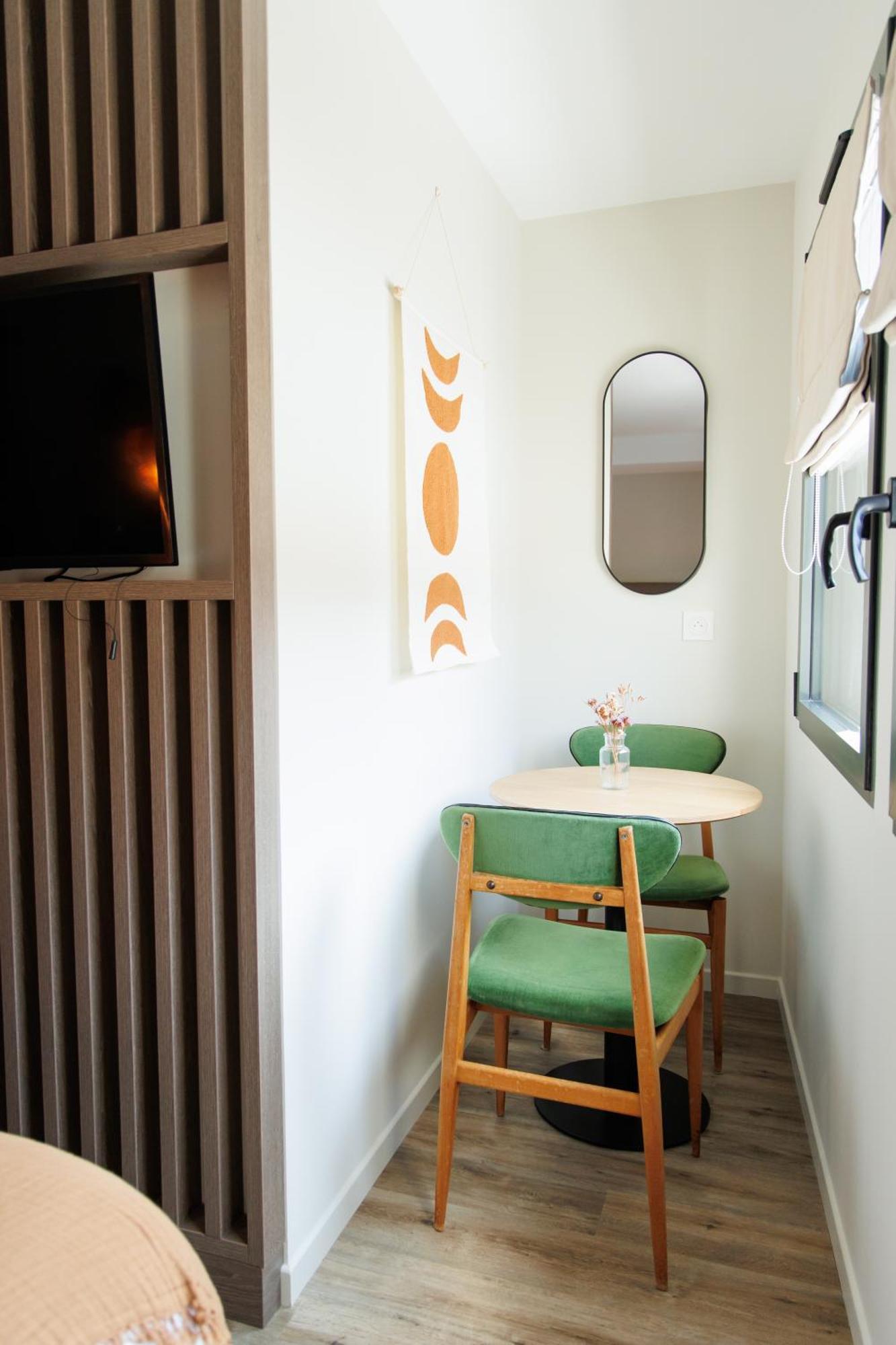 Appart'Hotel Le Corot - Acces Autonome - Saint-Junien Centre Екстер'єр фото
