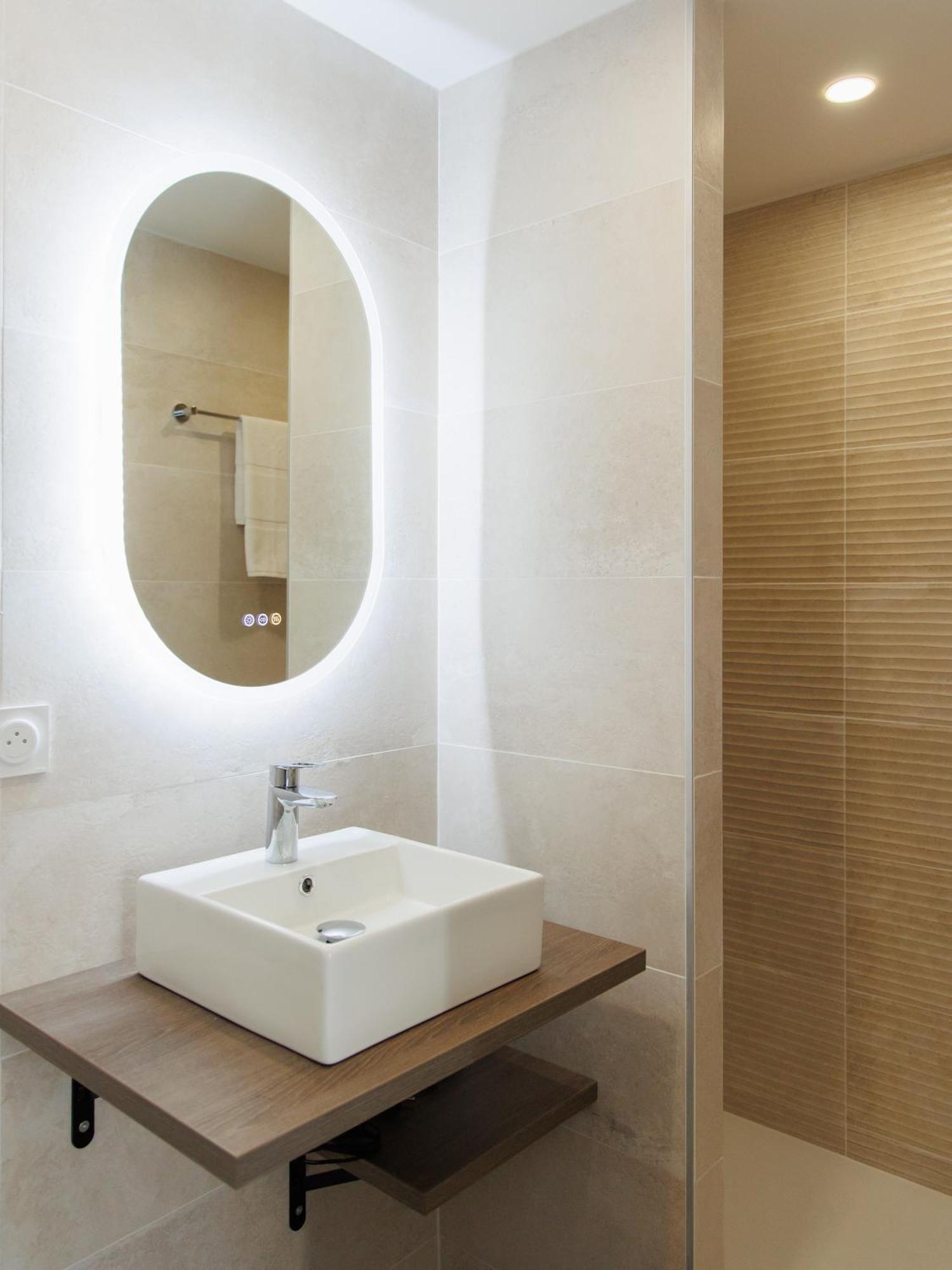Appart'Hotel Le Corot - Acces Autonome - Saint-Junien Centre Екстер'єр фото