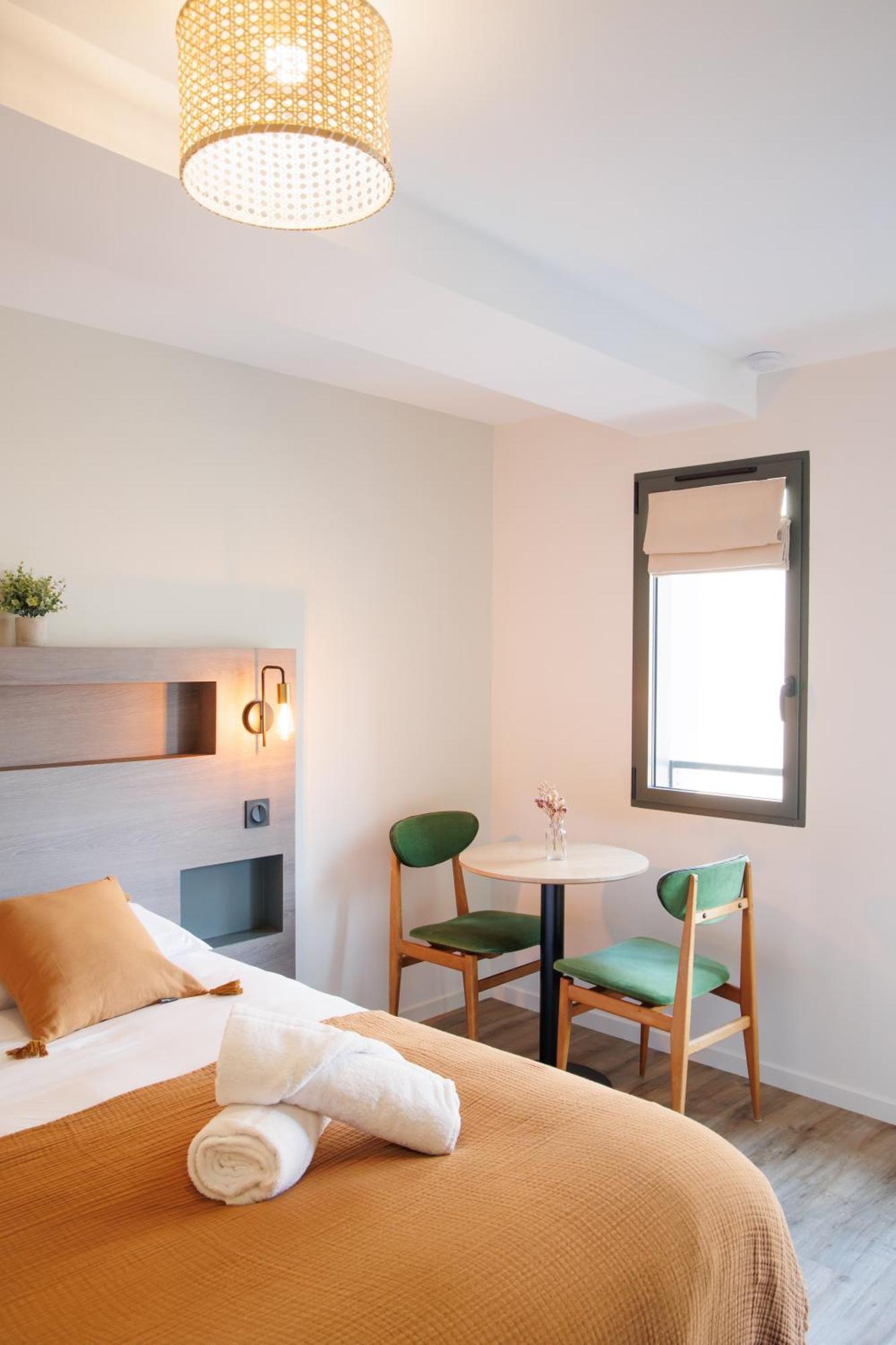 Appart'Hotel Le Corot - Acces Autonome - Saint-Junien Centre Екстер'єр фото