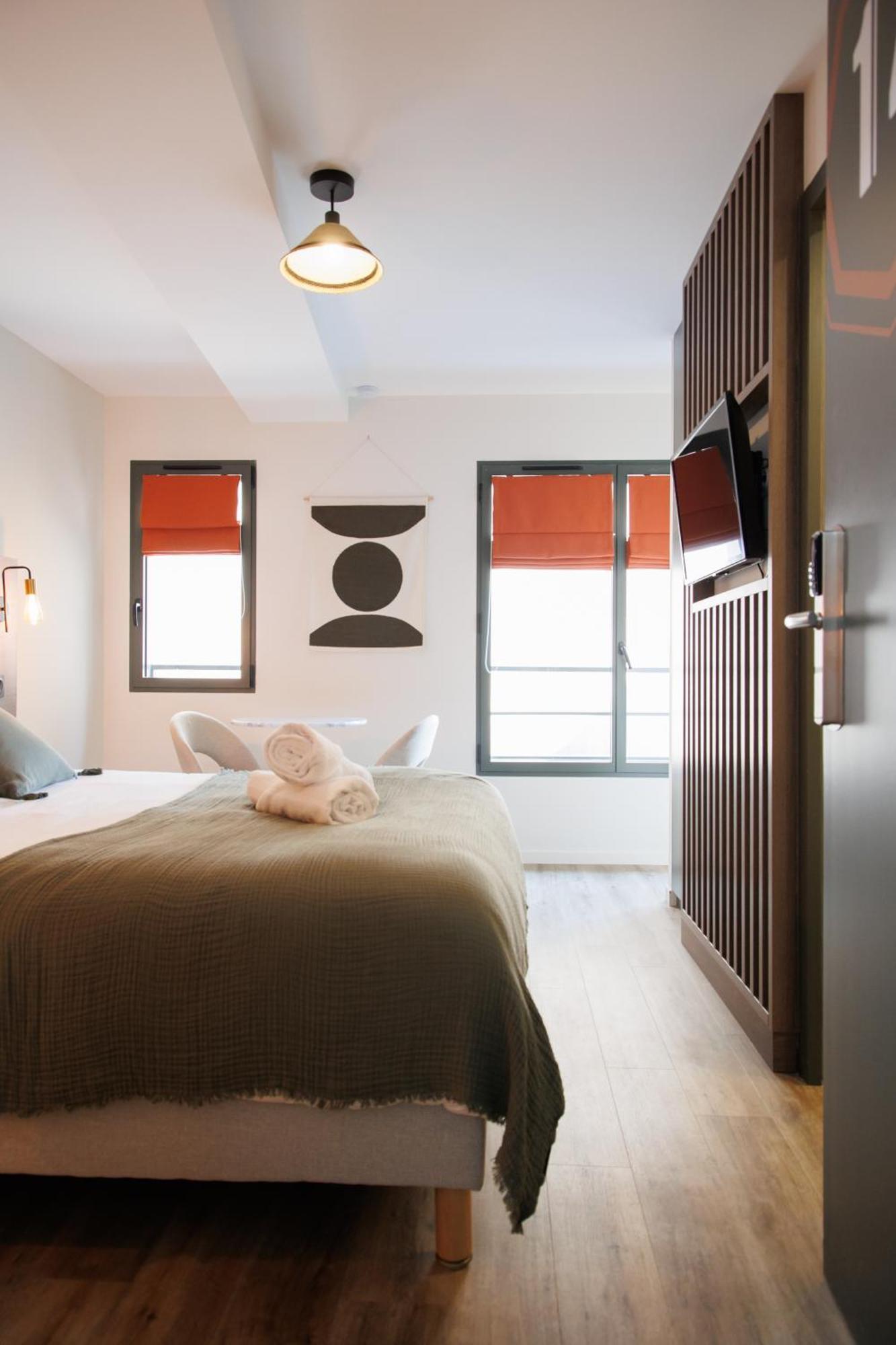 Appart'Hotel Le Corot - Acces Autonome - Saint-Junien Centre Екстер'єр фото