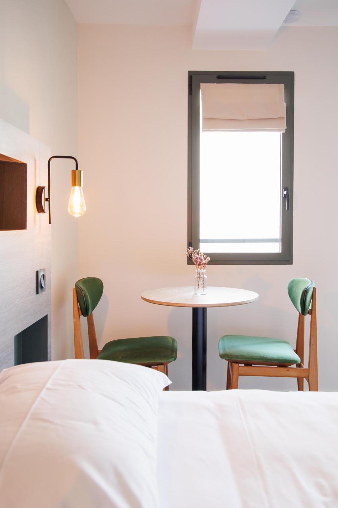Appart'Hotel Le Corot - Acces Autonome - Saint-Junien Centre Екстер'єр фото