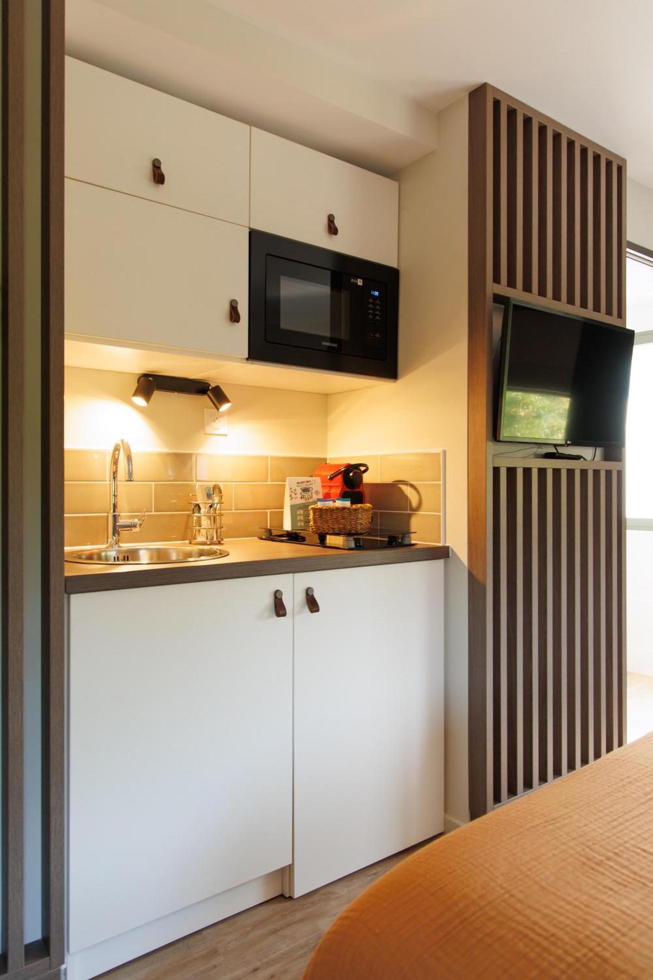 Appart'Hotel Le Corot - Acces Autonome - Saint-Junien Centre Екстер'єр фото