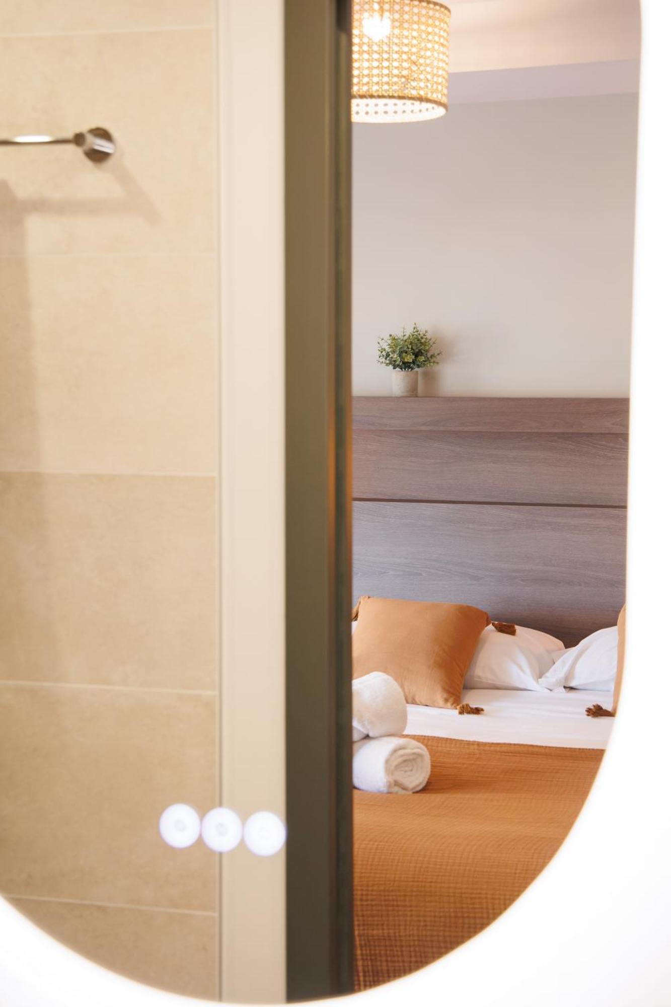 Appart'Hotel Le Corot - Acces Autonome - Saint-Junien Centre Екстер'єр фото