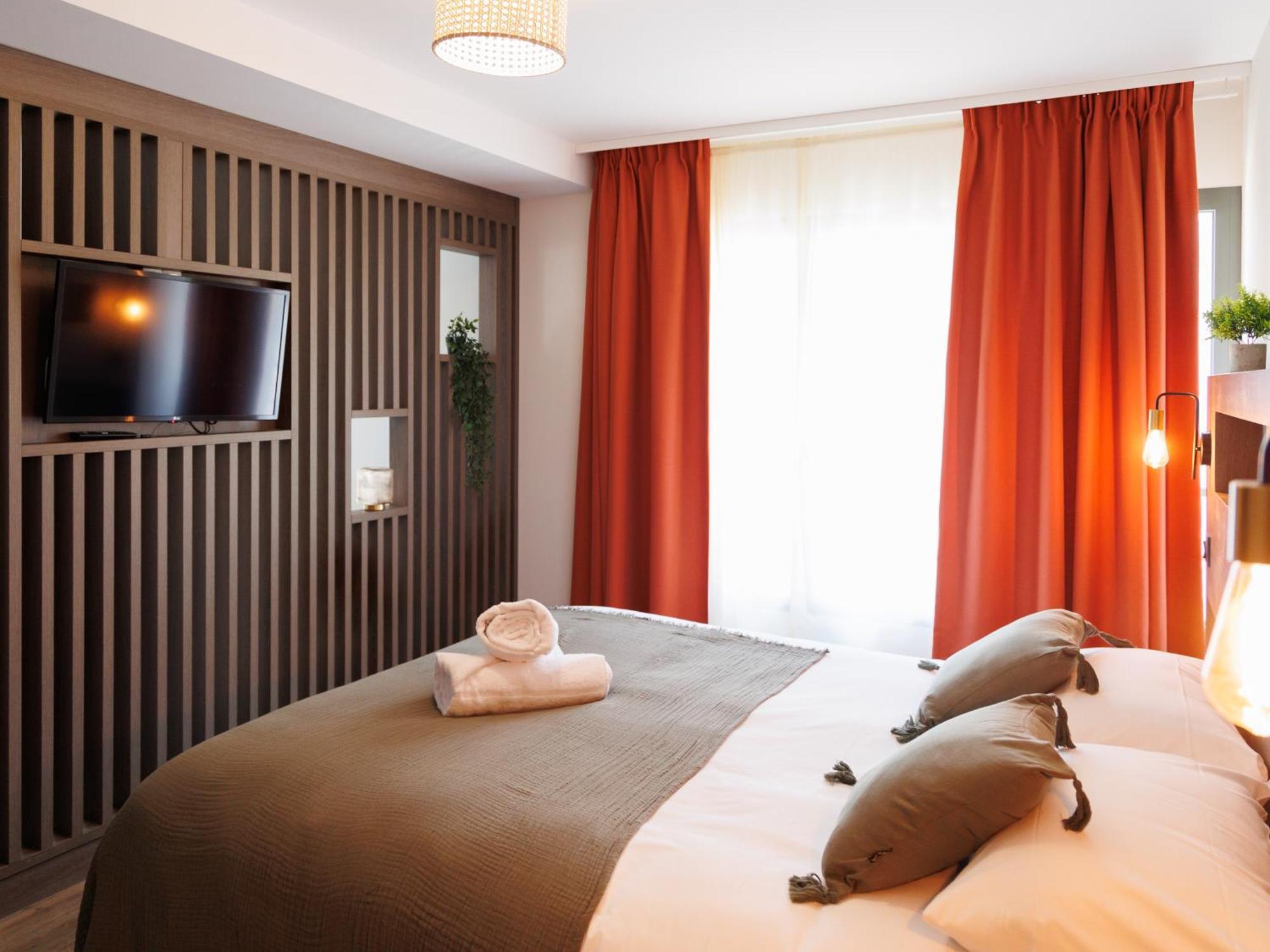 Appart'Hotel Le Corot - Acces Autonome - Saint-Junien Centre Екстер'єр фото