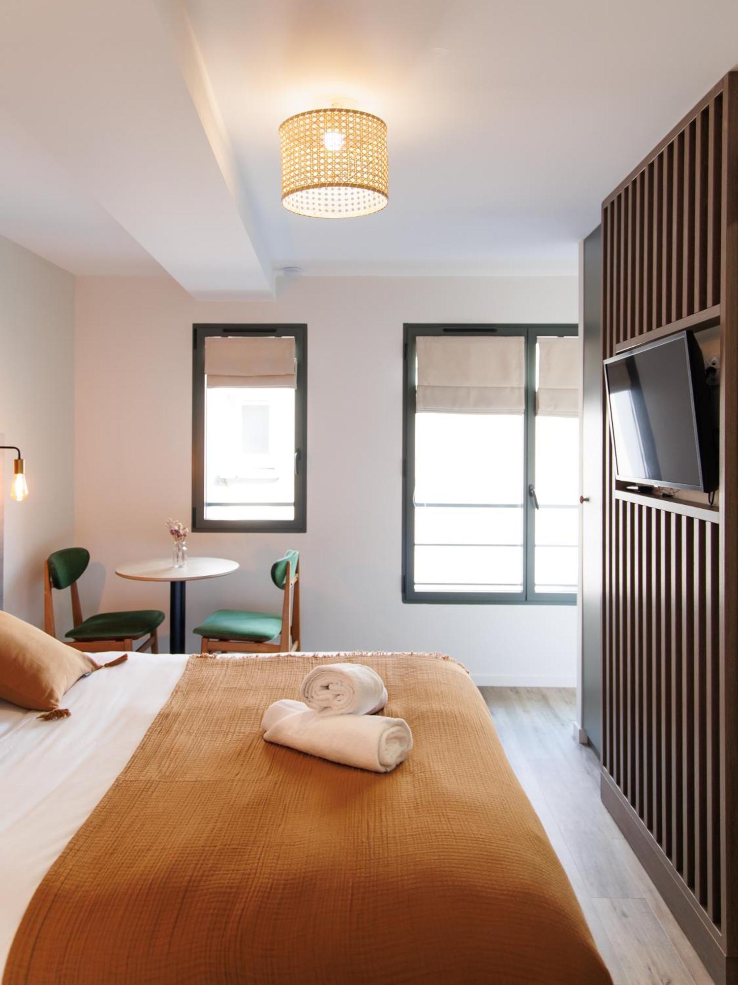 Appart'Hotel Le Corot - Acces Autonome - Saint-Junien Centre Екстер'єр фото