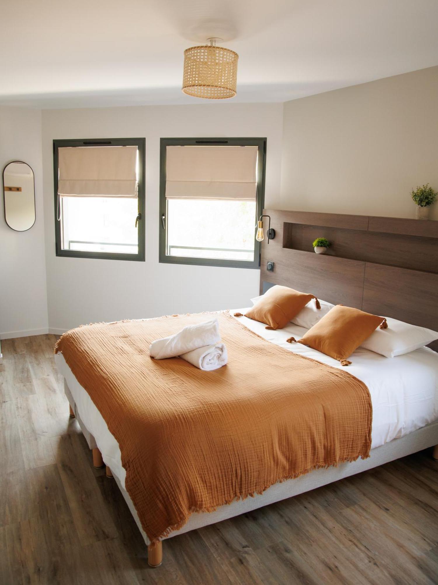 Appart'Hotel Le Corot - Acces Autonome - Saint-Junien Centre Екстер'єр фото