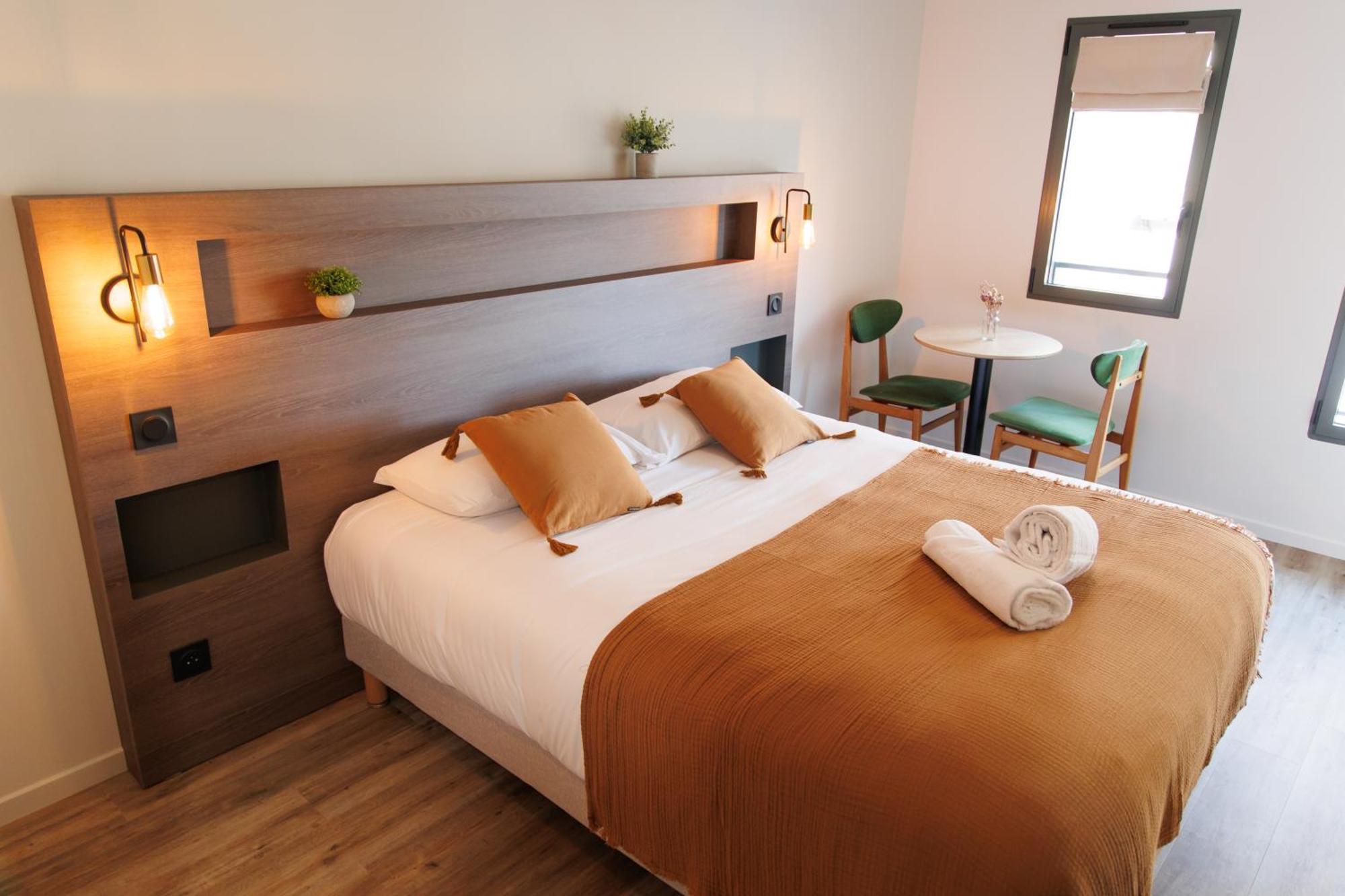 Appart'Hotel Le Corot - Acces Autonome - Saint-Junien Centre Екстер'єр фото