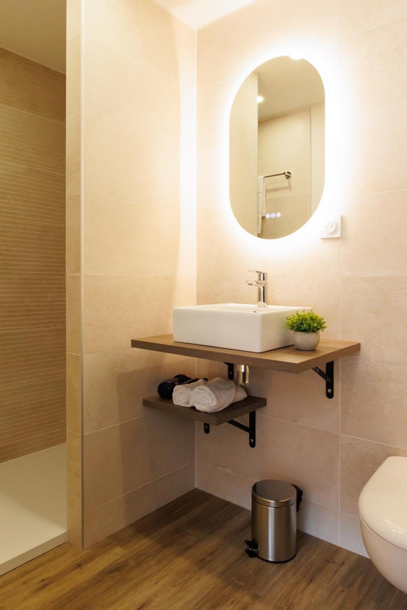 Appart'Hotel Le Corot - Acces Autonome - Saint-Junien Centre Екстер'єр фото